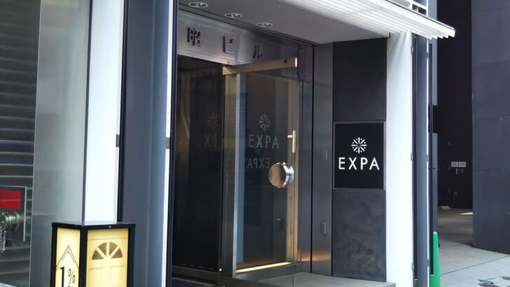 EXPA銀座のビルの入口
